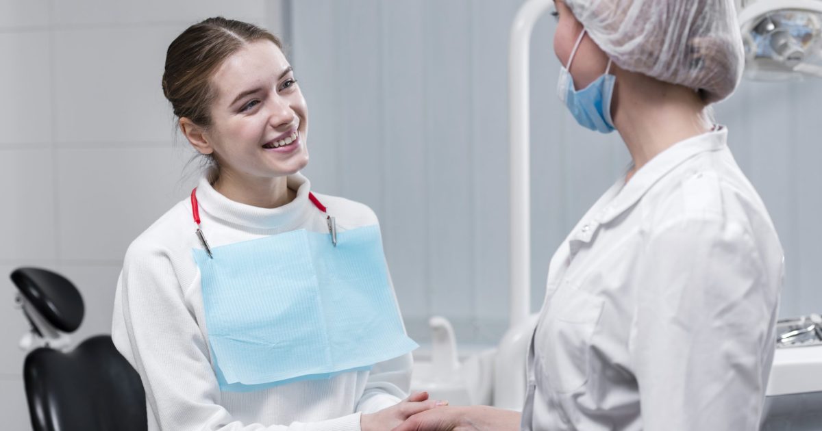 patient-shaking-hand-with-dentist